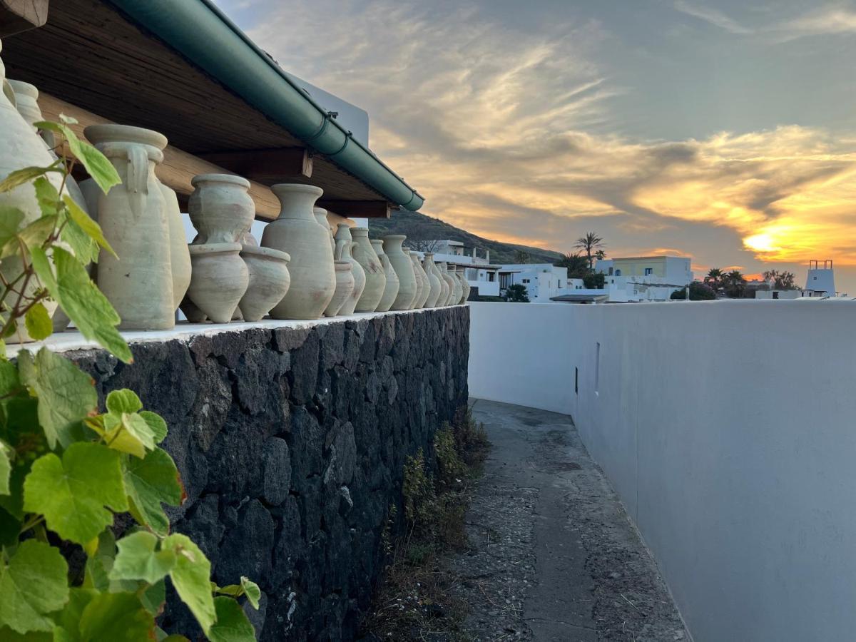 Casa Due Lune สตรอมโบลี ภายนอก รูปภาพ